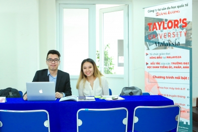 Quầy tư vấn trường Đại Học Taylor's với sự hiện diện của Mr.Pee đại diện tuyển sinh Đại Học Taylor's